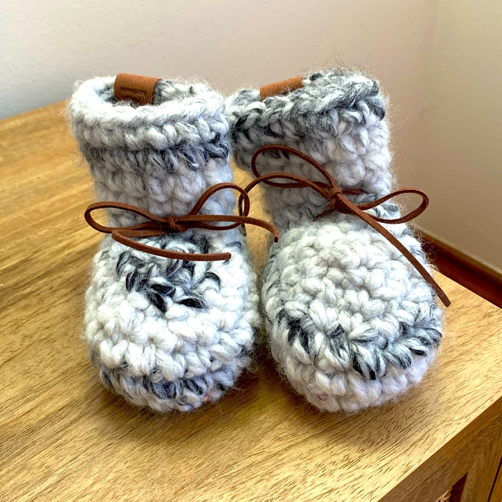 Wool shearling baby booties size 6-12 months